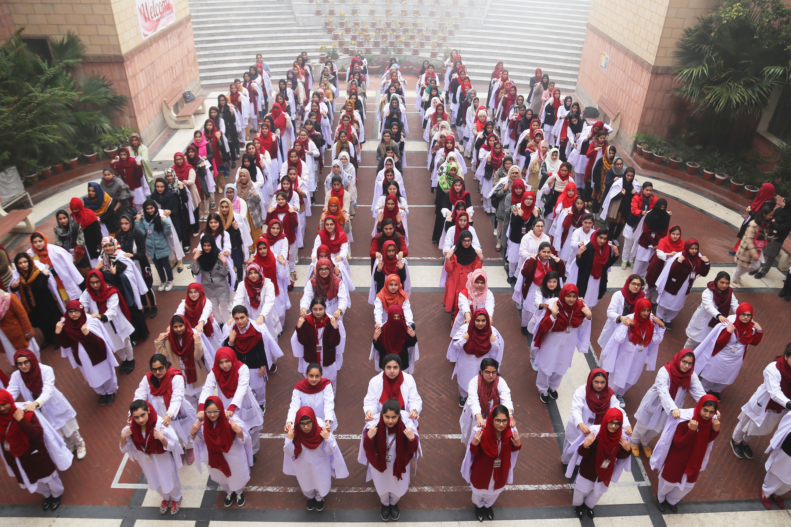 FIRST YEAR MBBS STUDENTS GET A WARM WELCOME WITH WHITE COAT CEREMONY AT UMDC