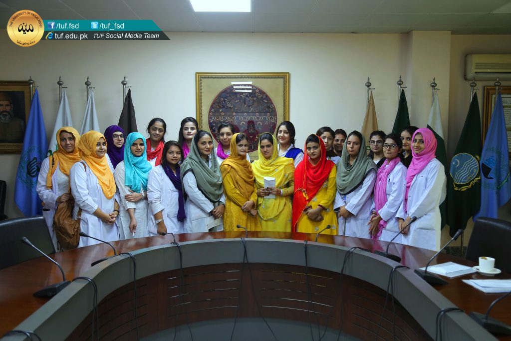 MEMBERS OF WOMEN FOUNDATION PRESENTED GIFTS TO STAFF MEMBERS